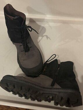 Lofina black and grey zipper boots